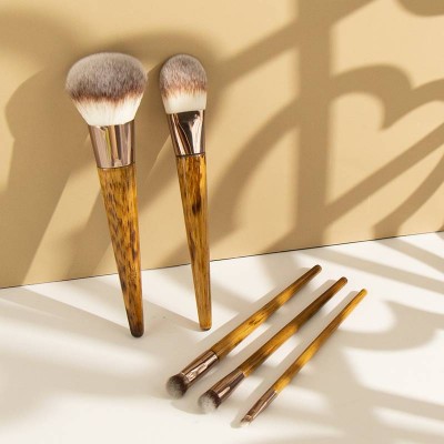 High Quality Soft Wood Handle Makeup Blending Brushes Domed Concealer Brush Lip Brush Set